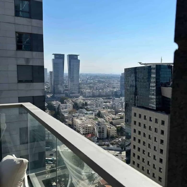 במתחם שרונה דירת 110 מ”ר + 9 מ”ר מרפסת