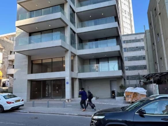 Building-on-the-sea-on-Yarkon-street