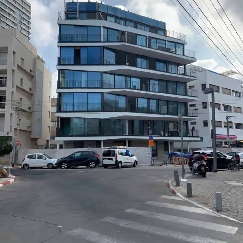 בפרוייקט-חדש-בצפון-הישן-דירת-156-מר-עם-מרפסת