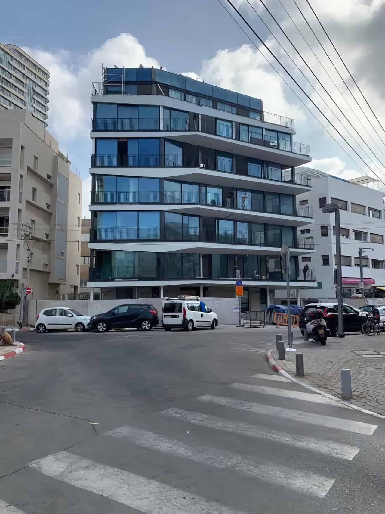 בפרוייקט-חדש-בצפון-הישן-דירת-156-מר-עם-מרפסת