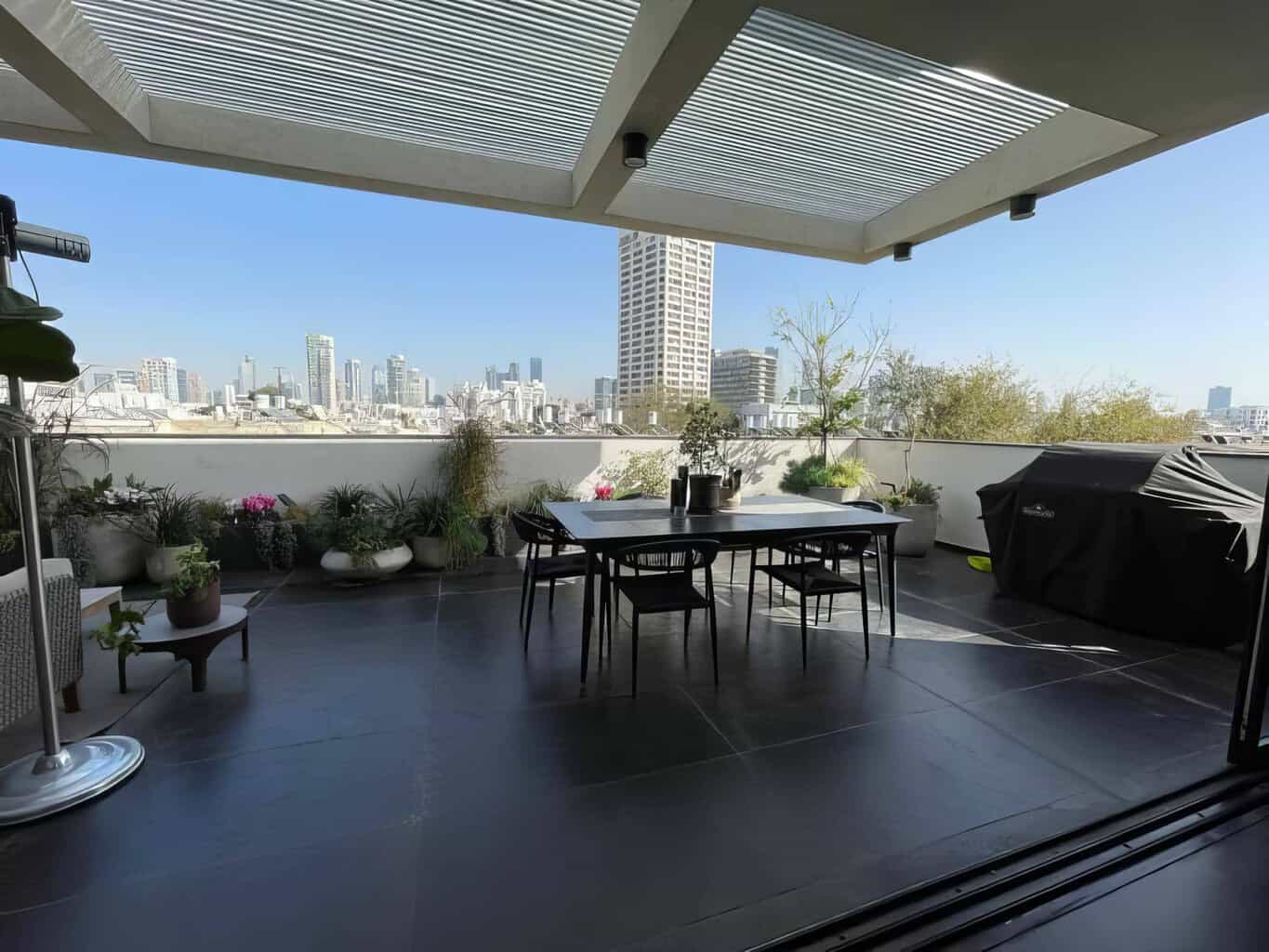 פנטהאוז-עם-בריכה-בשלמה-המלך-בצפון-הישן