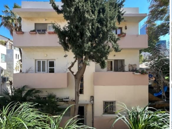 Building for sale in Neve Tzedek
